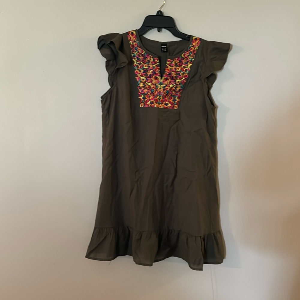 Green medium dress. - Picture 1 of 2